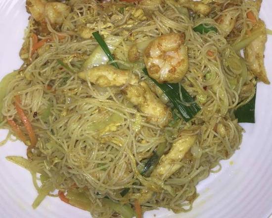 Order Singapore Rice Noodle food online from Hunan Cafe store, Falls Church on bringmethat.com