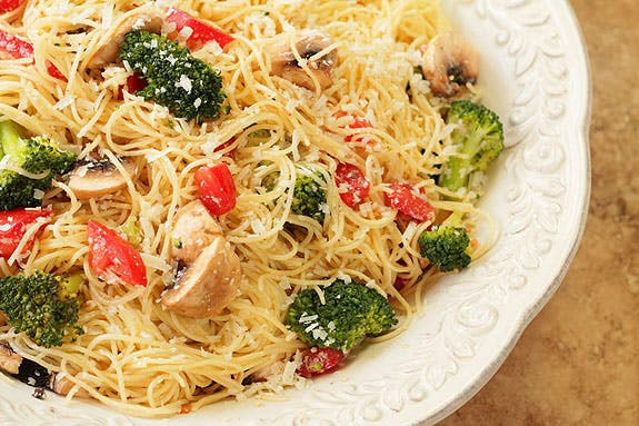 Order Homemade Spaghetti with Chicken - Dinner food online from Mario's Pizza & Ristorante store, Lynchburg on bringmethat.com