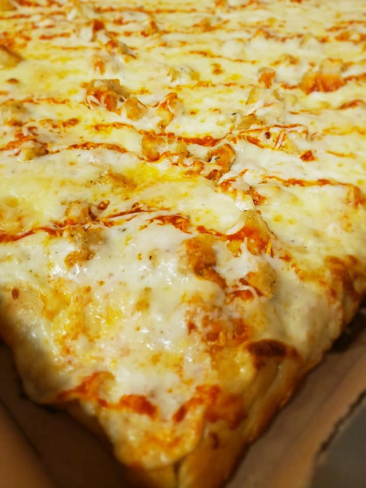 Order Buffalo Chicken Pizza food online from Dicarlo Pizza store, Vienna on bringmethat.com