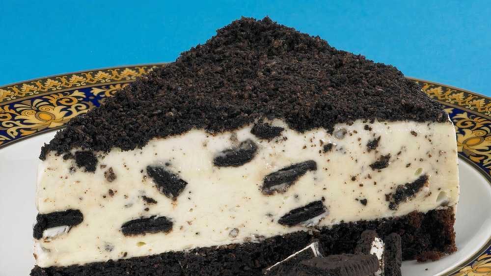 Order Oreo Mousse Cake - Dessert food online from Super Kennedy Chicken store, Bronx on bringmethat.com