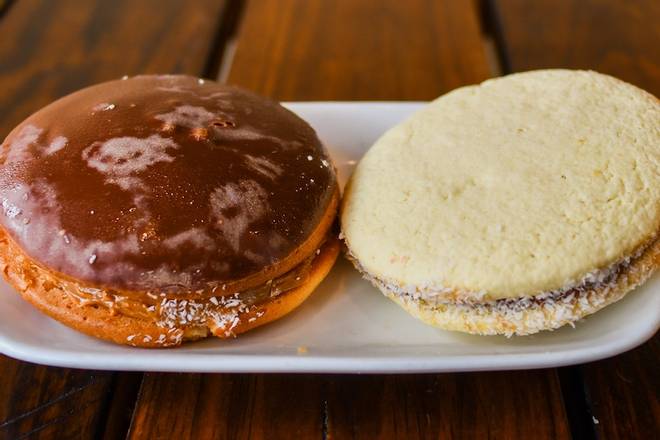 Order Alfajores food online from Aroma D'cafe store, Oradell on bringmethat.com