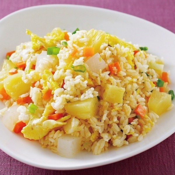 Order 40a. Quart of Thai Pineapple Fried Rice food online from Hunan New Jade store, Hillsdale on bringmethat.com