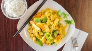 Order 77. Curry Chicken 咖喱鸡 food online from He Rui store, Oklahoma City on bringmethat.com