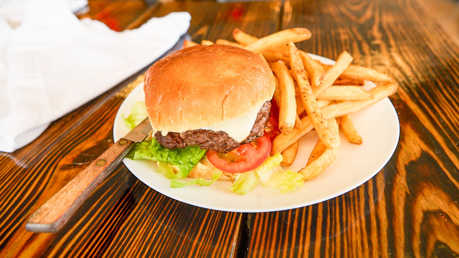Order American Classic Burger - Regular food online from Flamez wood fired pizza store, Blackwood on bringmethat.com