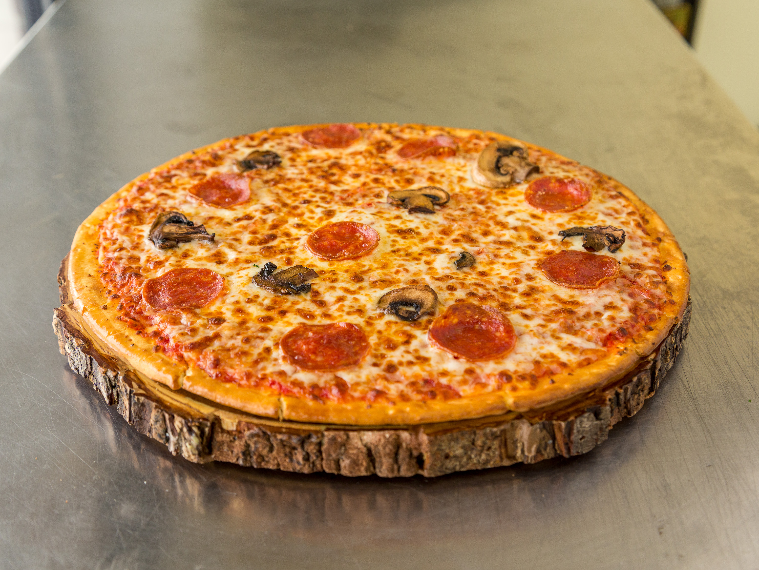 Order Gluten Free Cheese Pizza food online from Revolution Pizza store, Willowick on bringmethat.com