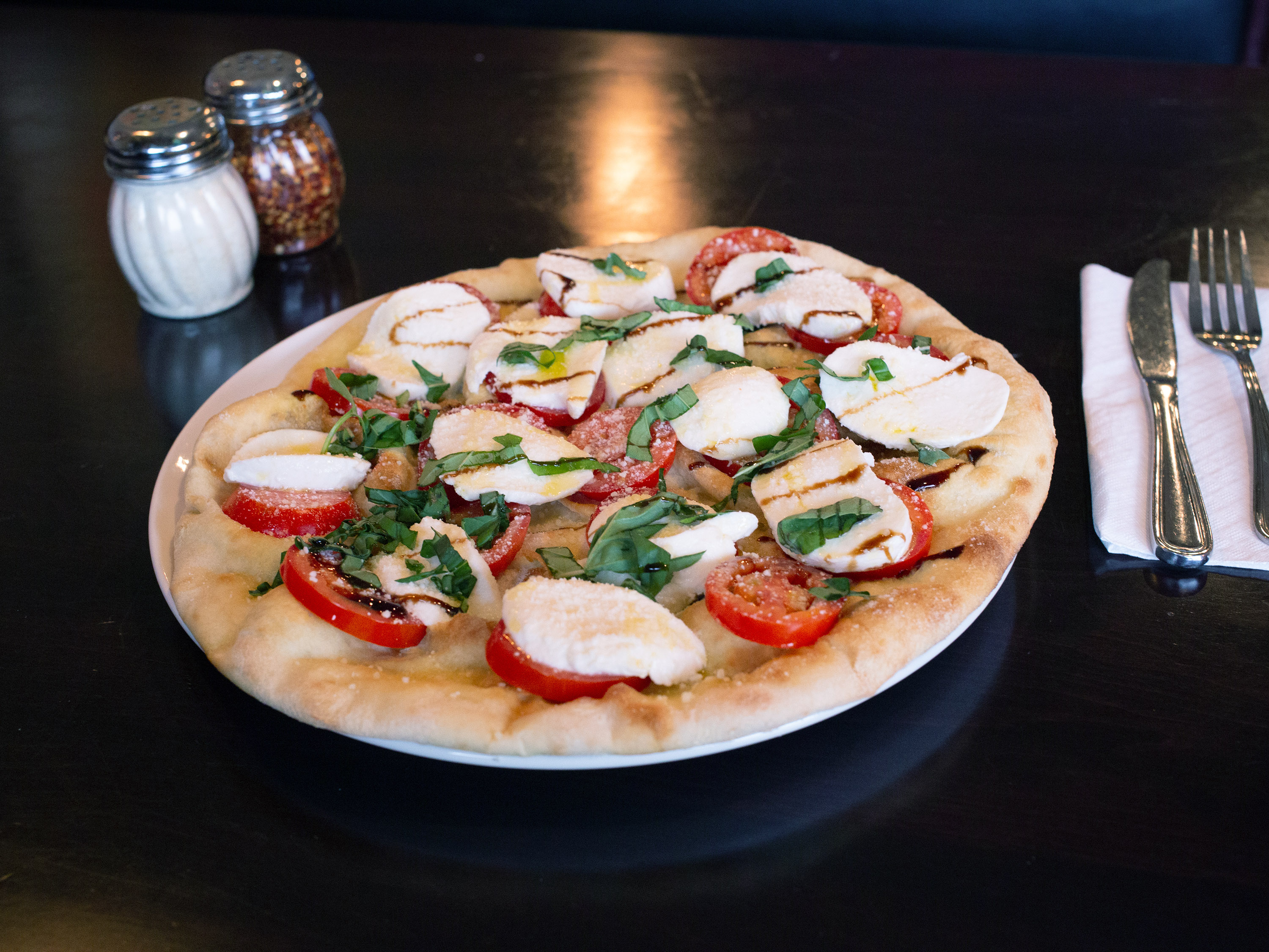 Order Caprese Pizza food online from Vito's Pizza Bar & Grill store, Amherst on bringmethat.com