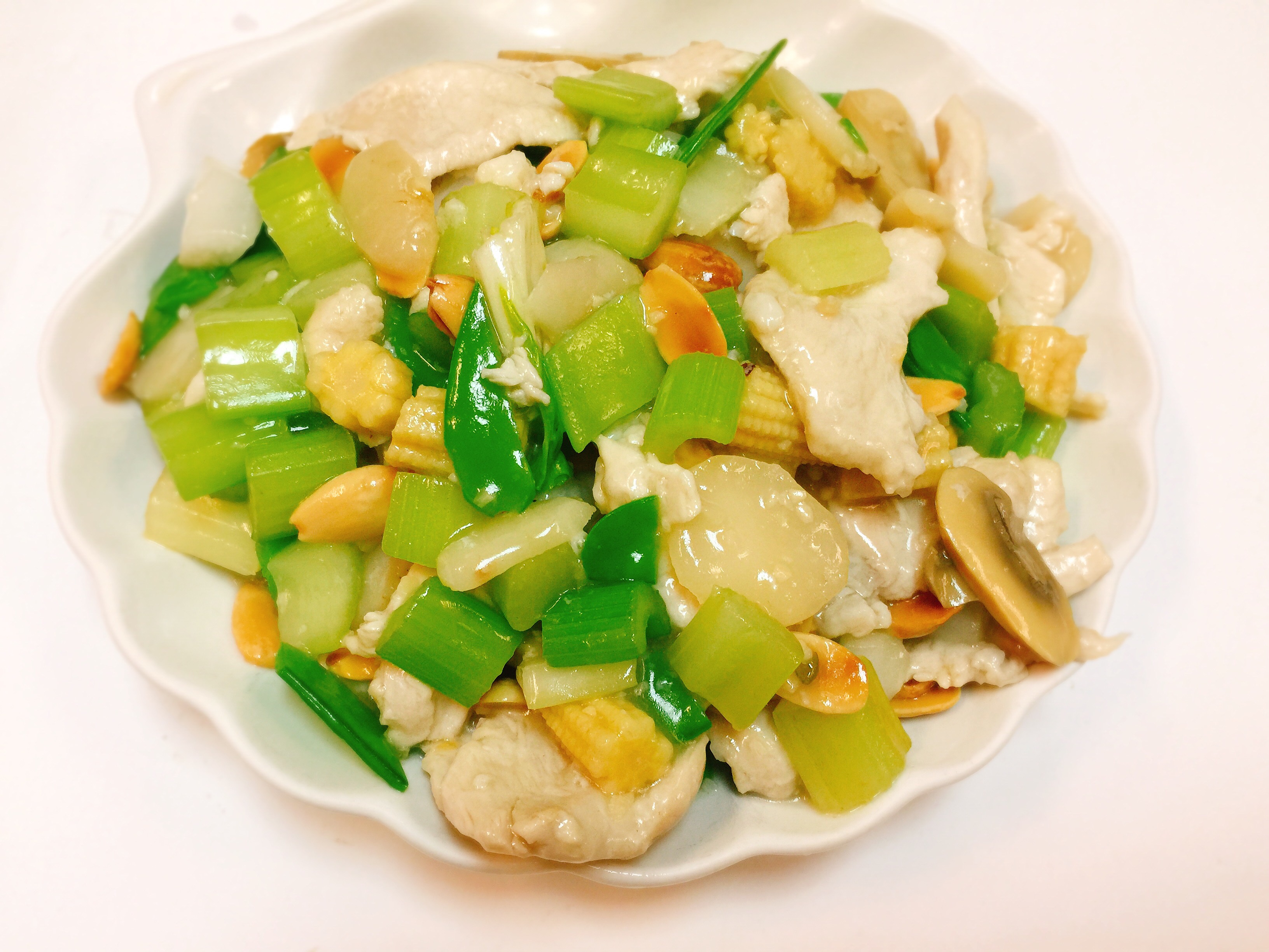 Order 236. Chicken Almond Ding 杏仁鸡 food online from Noodles Delight store, Roselle on bringmethat.com