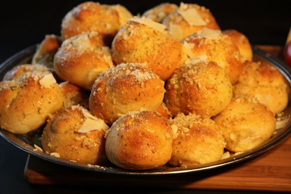 Order Garlic Knots - Side food online from Luca Pizza Di Roma store, Findlay on bringmethat.com