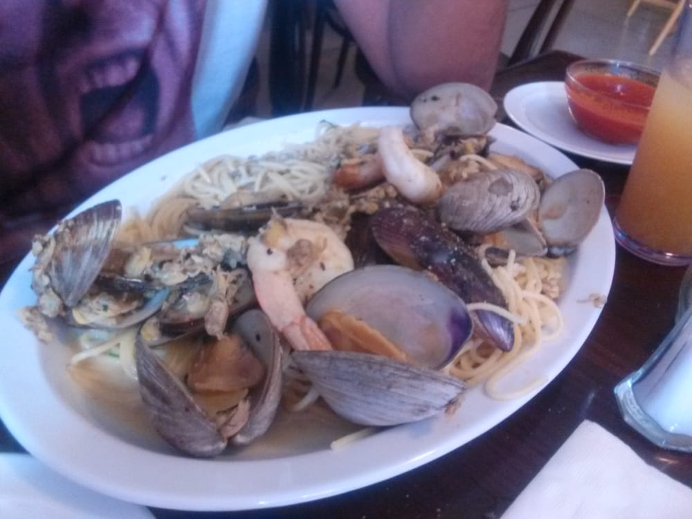 Order Seafood Combo Clams, Mussels, Shrimp and Baby Clams Over Pasta food online from Evelyn Big Italian Pizzeria & Ristorante store, Fairfield on bringmethat.com