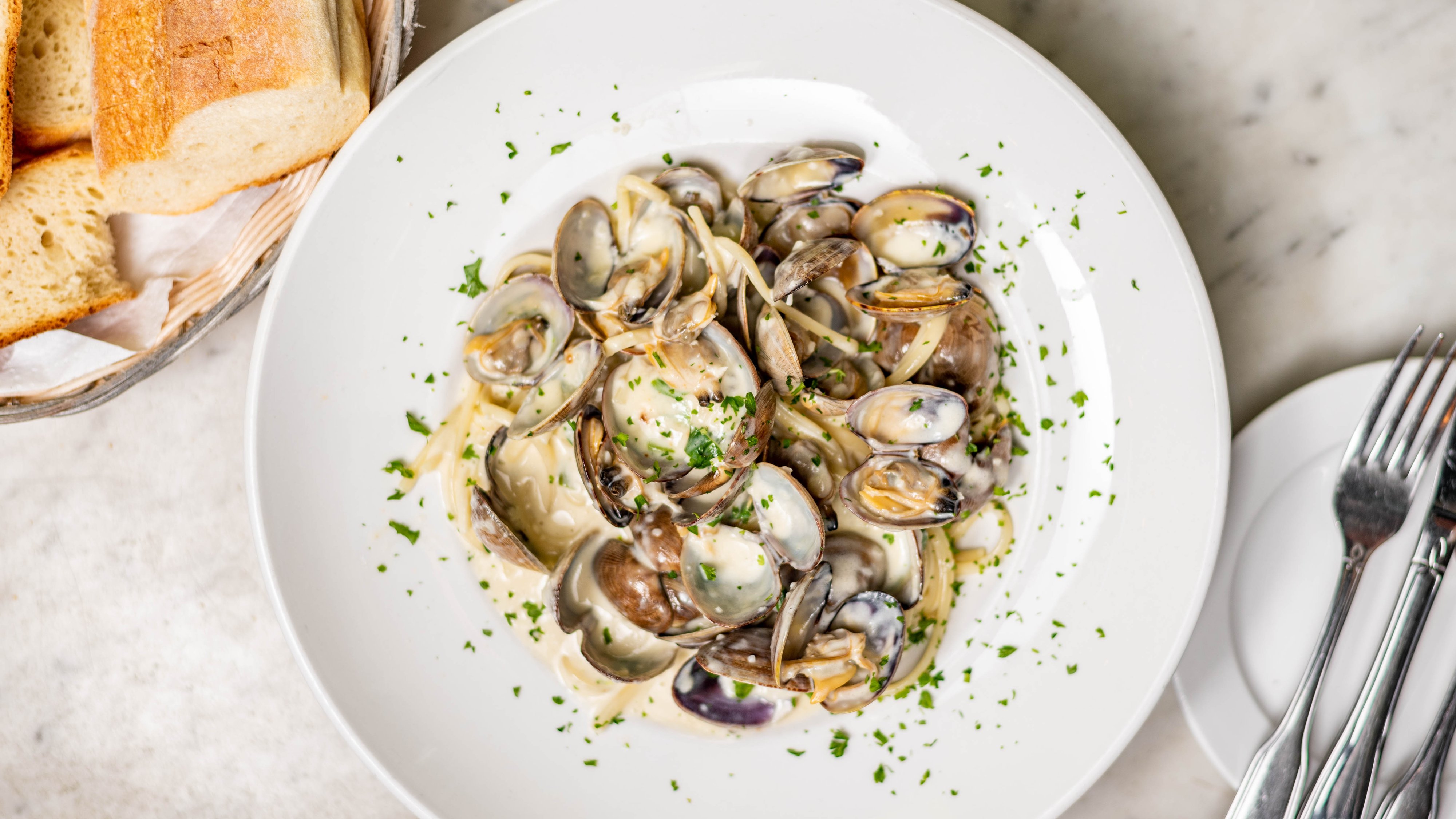 Order Linguine with Manila Clams food online from Sotto Mare Oysteria & Seafood store, San Francisco on bringmethat.com