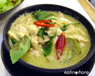 Order 64. Green Curry food online from Thai Silk store, Long Beach on bringmethat.com