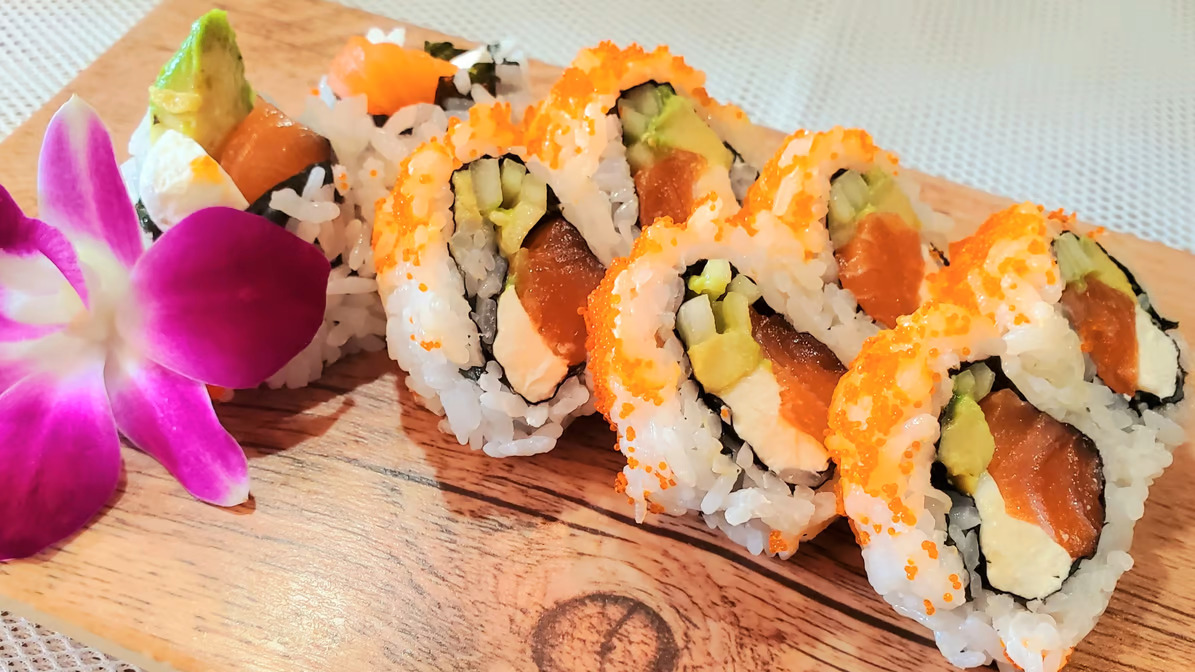 Order Pilli Roll food online from Sushi Ajito store, Los Angeles on bringmethat.com