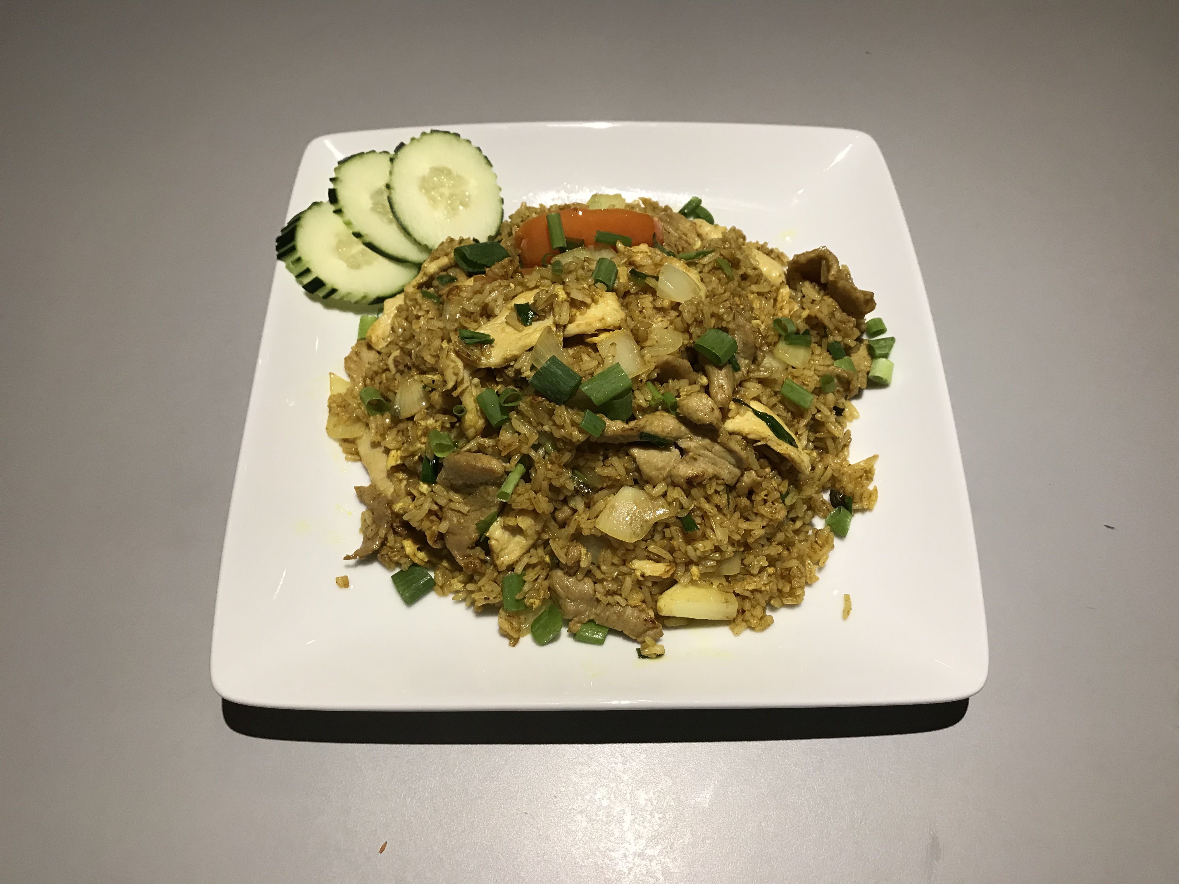 Order Yellow Curry Fried Rice food online from Chiangmai Thai Restaurant store, Lynnwood on bringmethat.com