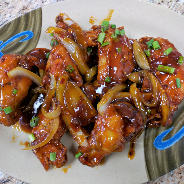 Order 6 General Tso's Chicken Wings($8.95) food online from Moon Wok Bedford store, Bedford on bringmethat.com