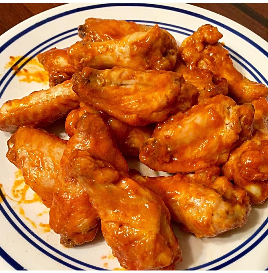 Order Buffalo Wings Platter - 10 Pieces food online from Mojus Family Pizzeria store, Philadelphia on bringmethat.com