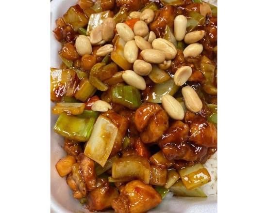 Order D8C. Kung Pao Chicken Dinner 宮保雞套餐 food online from Uncle Chen's Chinese Restaurant store, State College on bringmethat.com