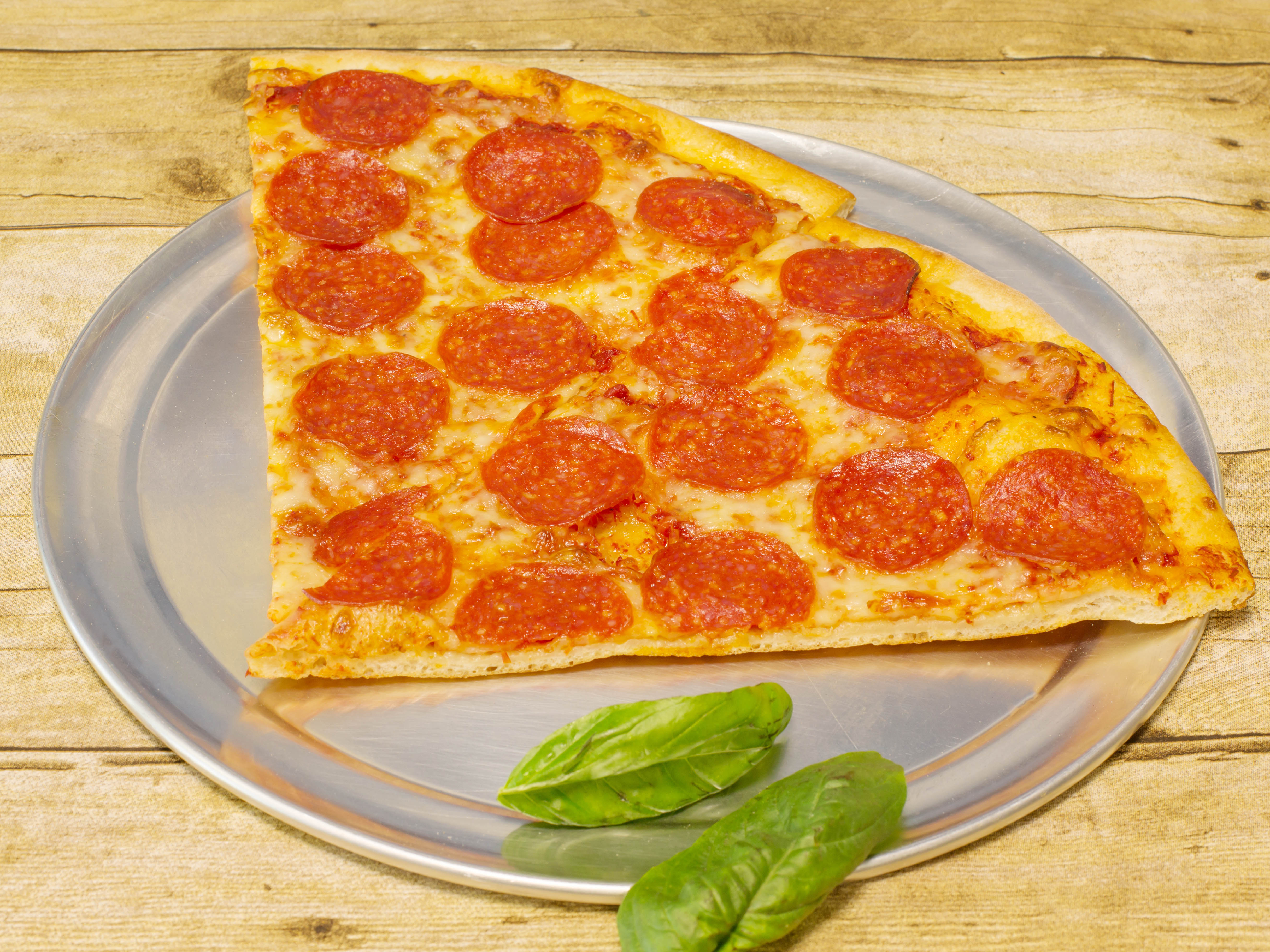 Order Pepperoni Pizza food online from Pizzeria Las Americas store, Jersey City on bringmethat.com