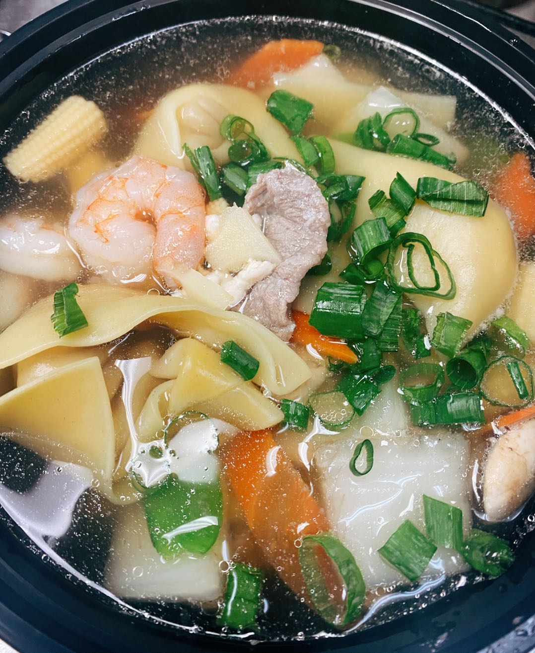 Order House Special Wonton Soup food online from Pearl Chinese Restaurant store, Raleigh on bringmethat.com