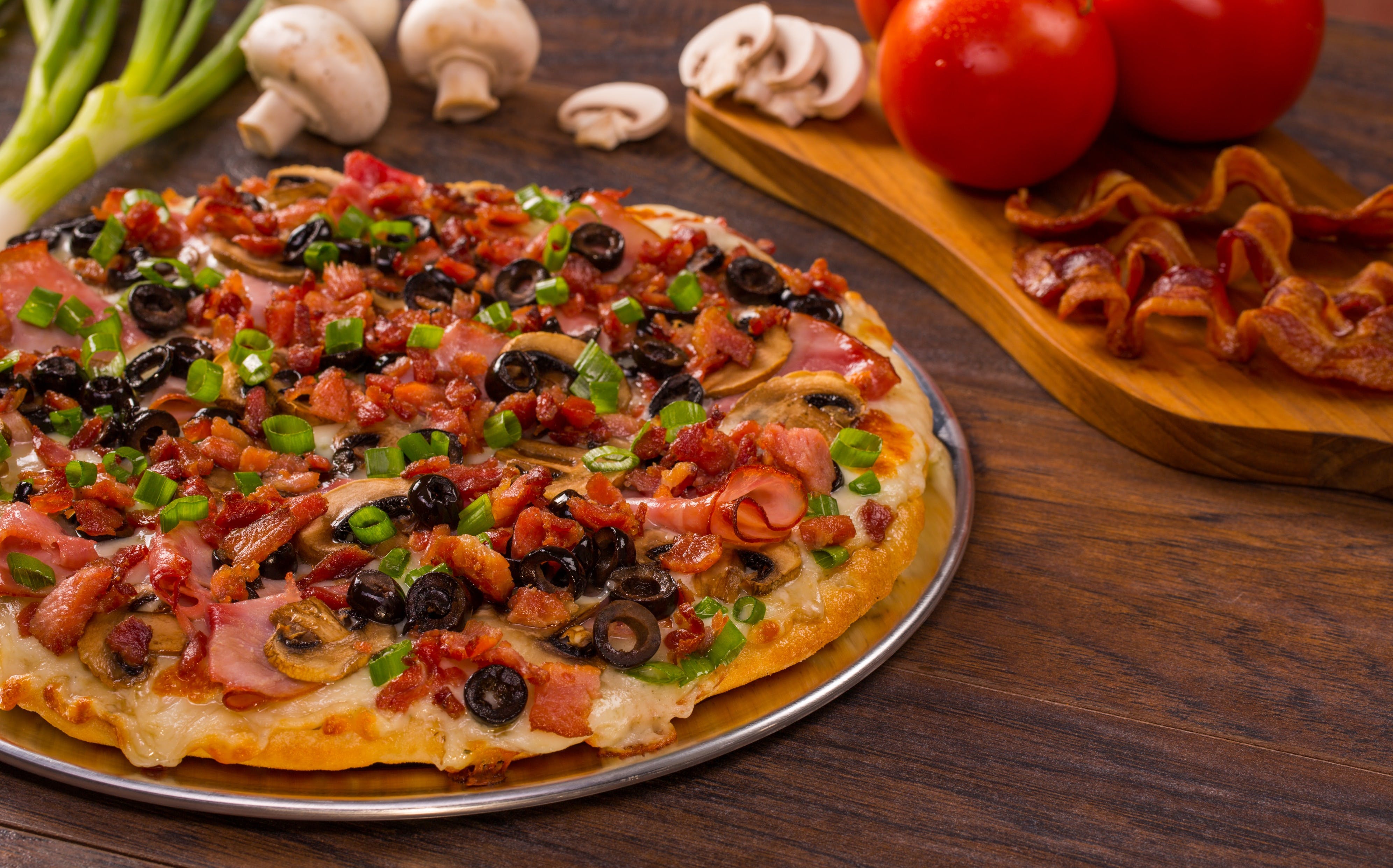 Order Sizzlin Bacon Pizza - Small 10" (10 Slices) food online from Mountain Mikes Pizza store, Elk Grove on bringmethat.com