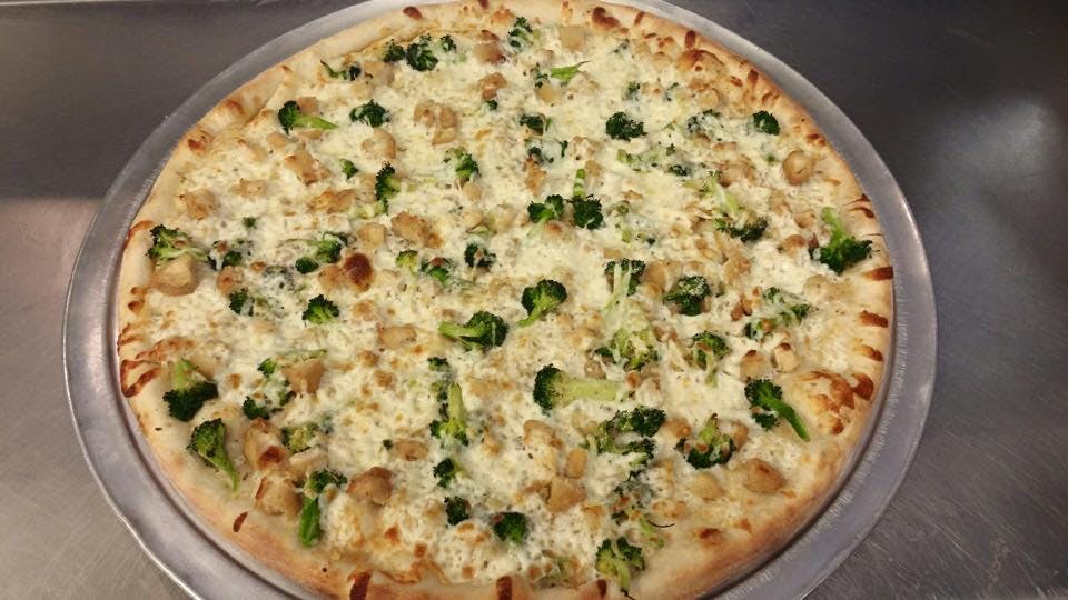 Order Chicken Broccoli Pizza - Small 14'' (6 Slices) food online from Manhattan Express Pizza store, Amsterdam on bringmethat.com