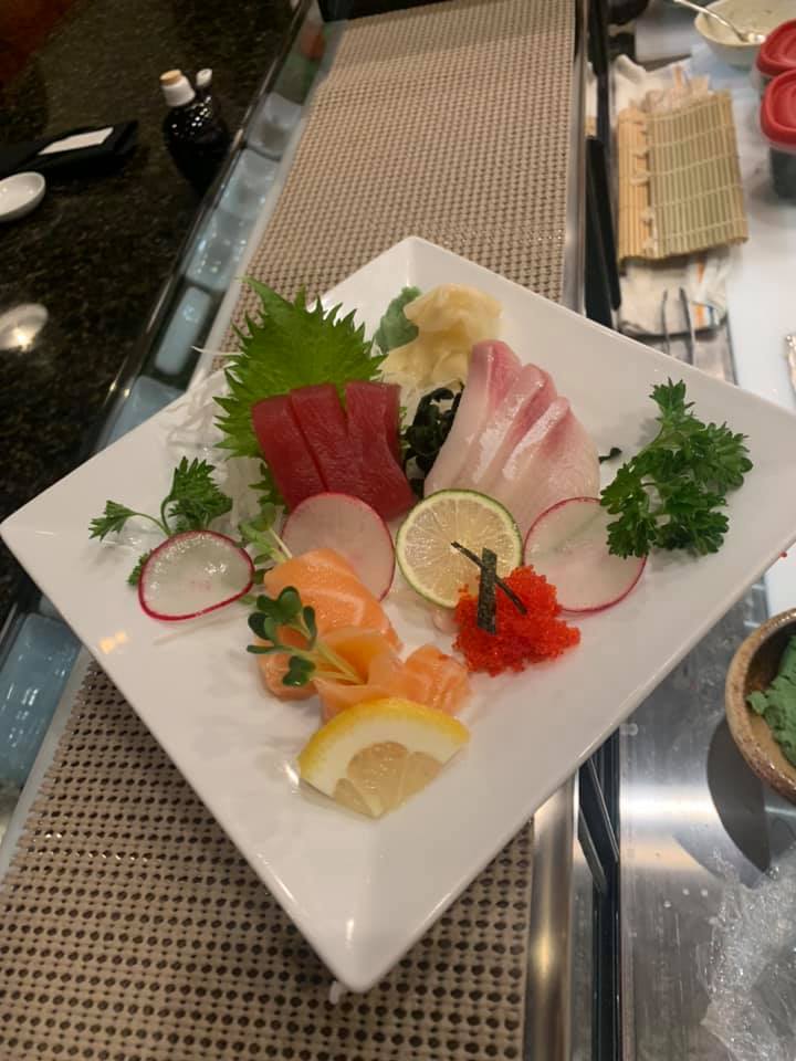 Order Small Sashimi Plate food online from Sake Restaurant store, Sandy on bringmethat.com