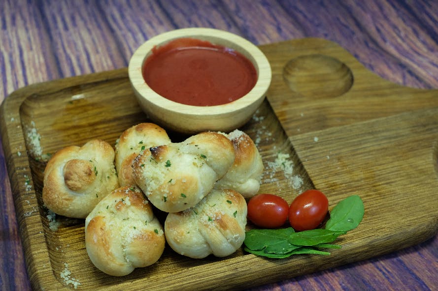 Order Garlic Knots - 6 Pieces food online from Oscar's Pizza store, Colonie on bringmethat.com