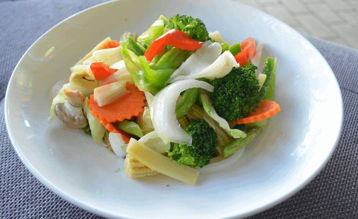 Order Steamed Mix Vegetables food online from Toomie's Thai By Mee Choke store, Alameda on bringmethat.com