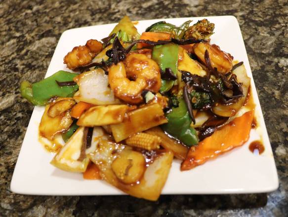 Order Szechuan Shrimp food online from Golden Crown Chinese-American Restaurant store, Amherst on bringmethat.com