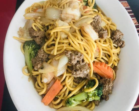 Order Lo-mein noodles food online from Amazing Thai store, Jacksonville on bringmethat.com
