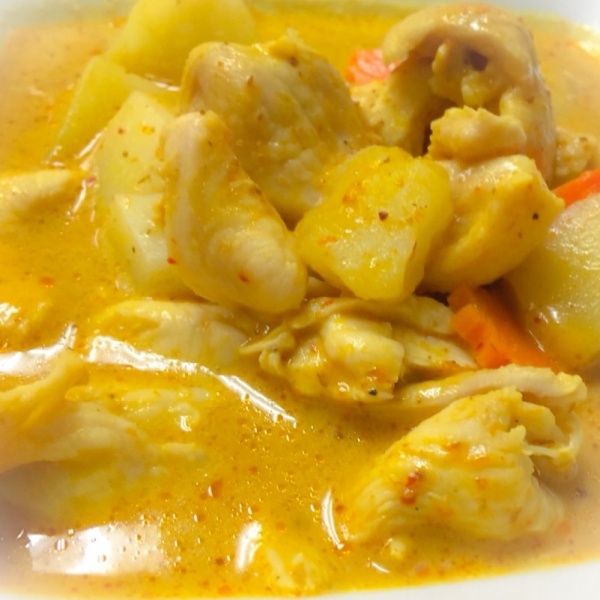 Order Yellow Curry food online from Ratee Thai store, Richmond on bringmethat.com