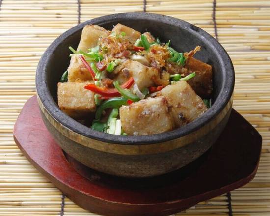 Order Pan Fried Daikon Cake W/XO Sauce food online from Peony Seafood Restaurant store, Oakland on bringmethat.com
