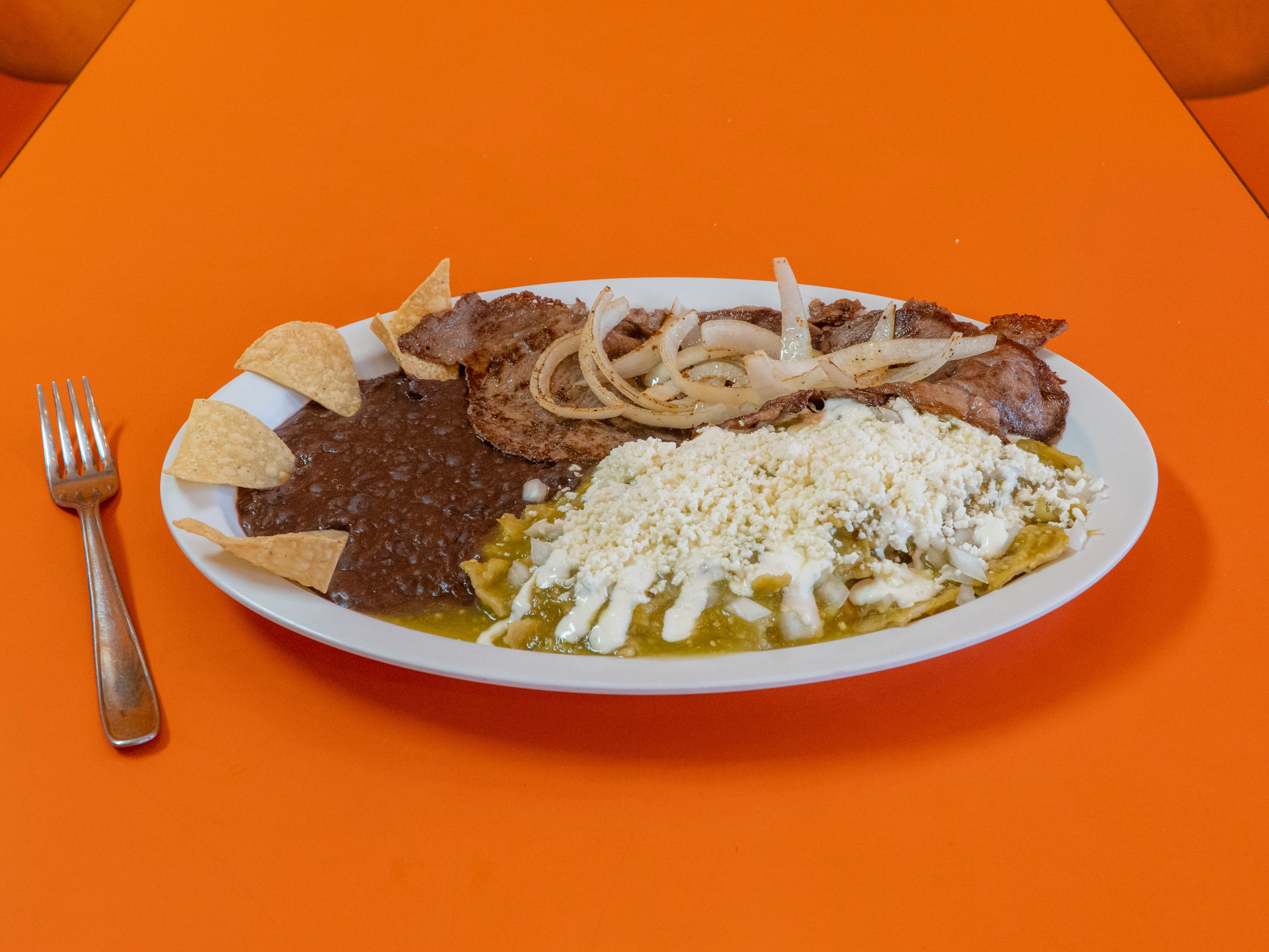 Order Chilaquiles rojos con Bistek food online from Metro Balderas Restaurant store, Los Angeles on bringmethat.com