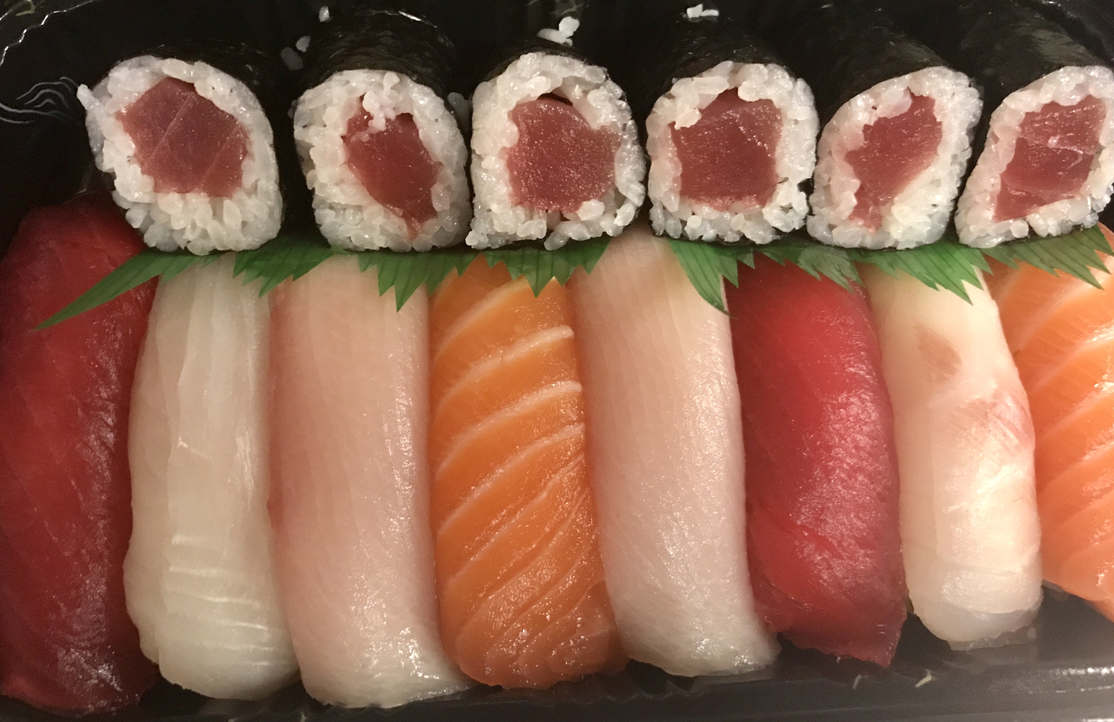Order 8 Piece Sushi Dinner with Tuna Roll food online from Kani Sushi store, New York on bringmethat.com