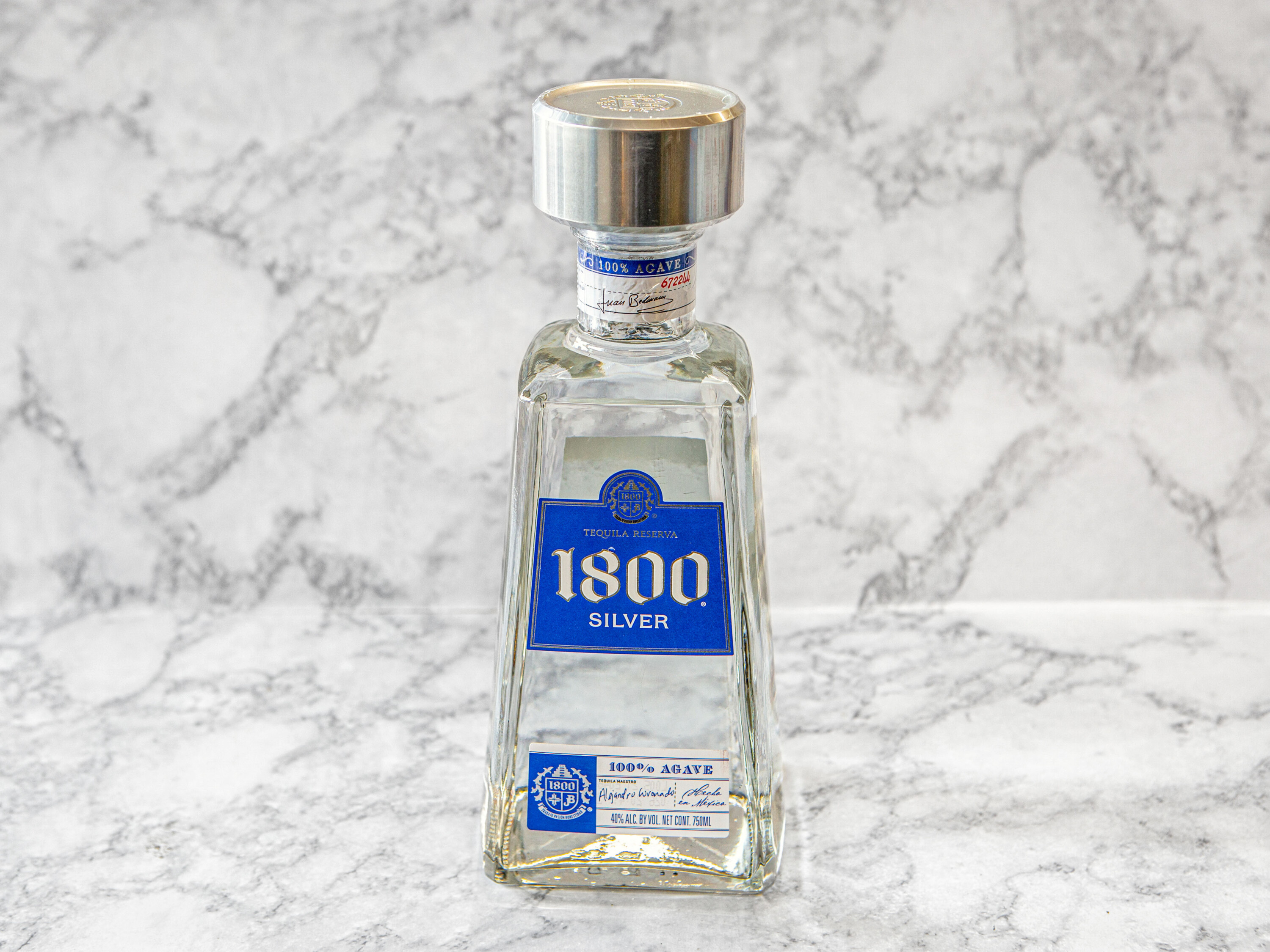 Order 1800 Reserva Silver, 750 ml. Tequila, 40.0% ABV food online from Day & Night Liquor & Market store, Venice on bringmethat.com