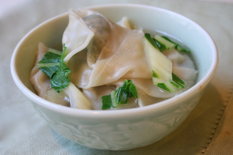 Order 8. Wonton Soup food online from New Wong Chinese Restaurant store, Wickliffe on bringmethat.com