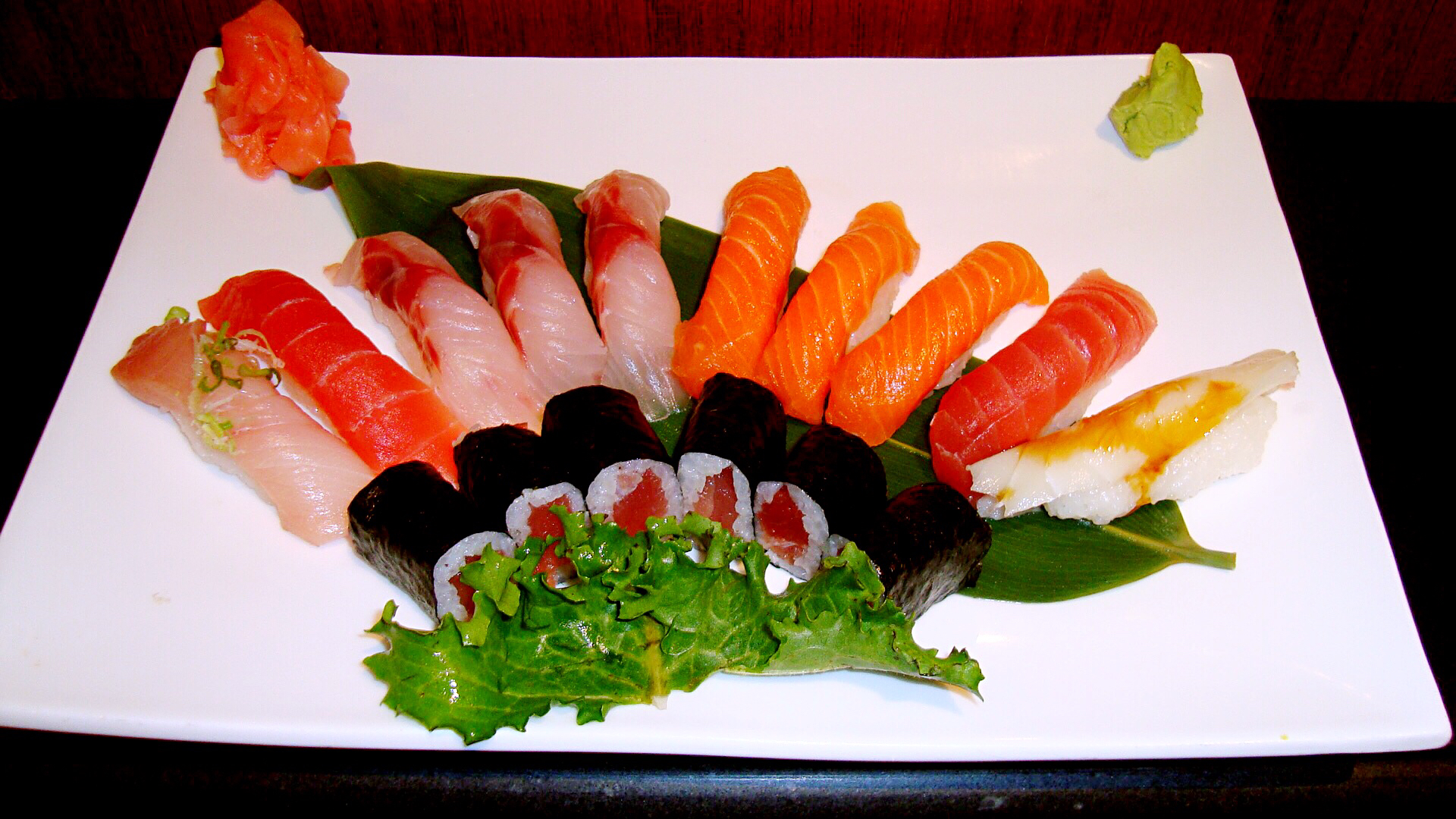 Order 02. Sushi Deluxe Entree food online from Yama Fuji Sushi store, Briarcliff Manor on bringmethat.com