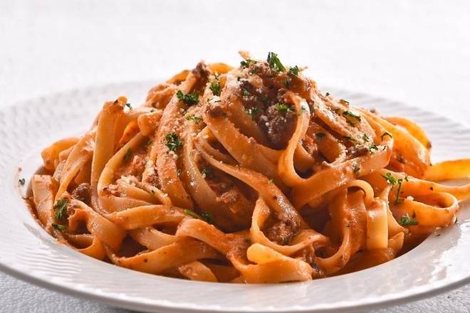 Order Fettuccine Bolognese Pasta food online from Freddy Pasta And Pizza store, Gaithersburg on bringmethat.com