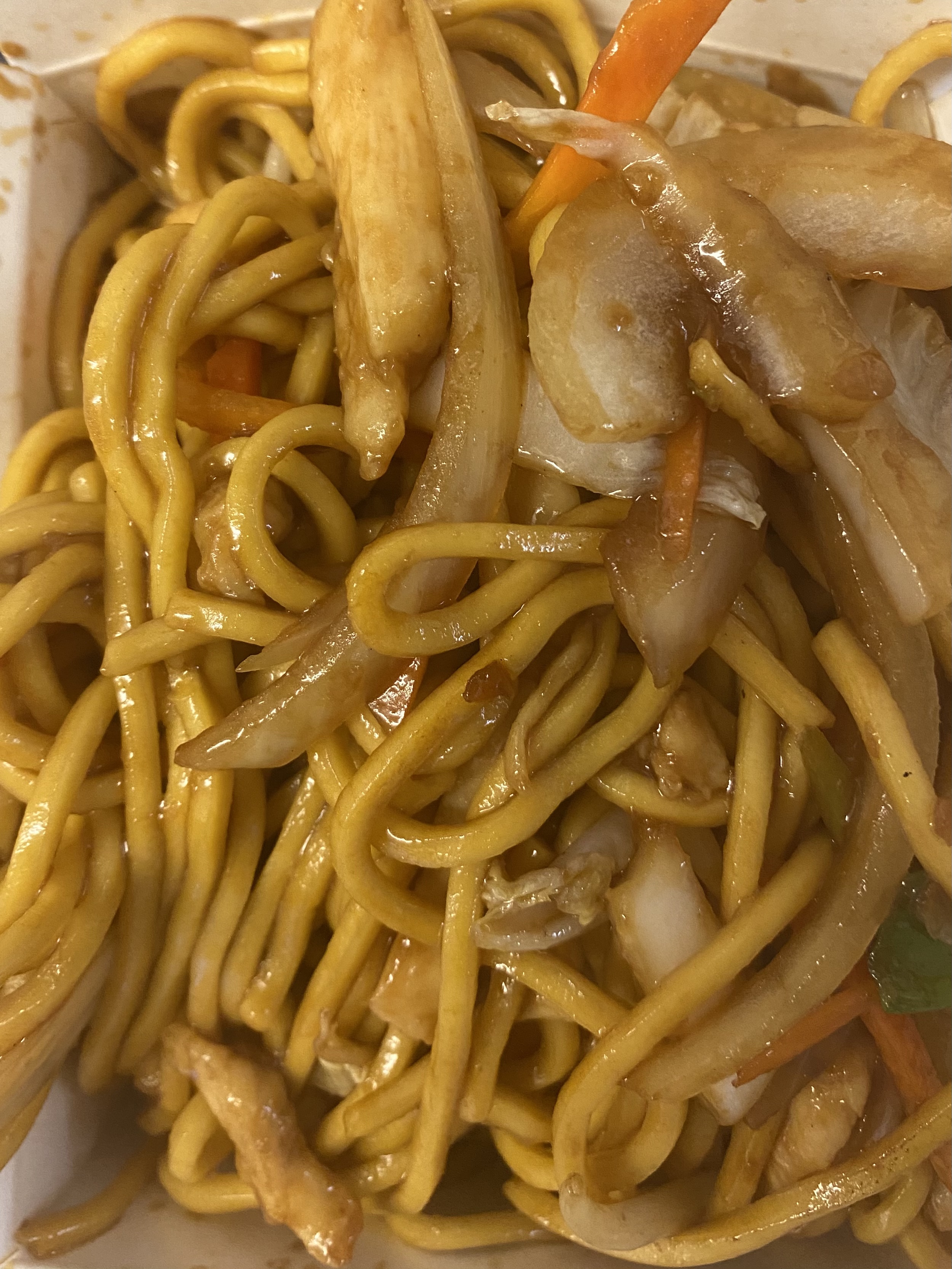 Order 94. Chicken Lo Mein Noodle food online from Happy Garden Chinese Restaurant store, Revere on bringmethat.com