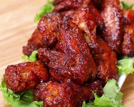 Order 12 BBQ Wings food online from Richard's Super Premium Ice Cream store, Chicago on bringmethat.com