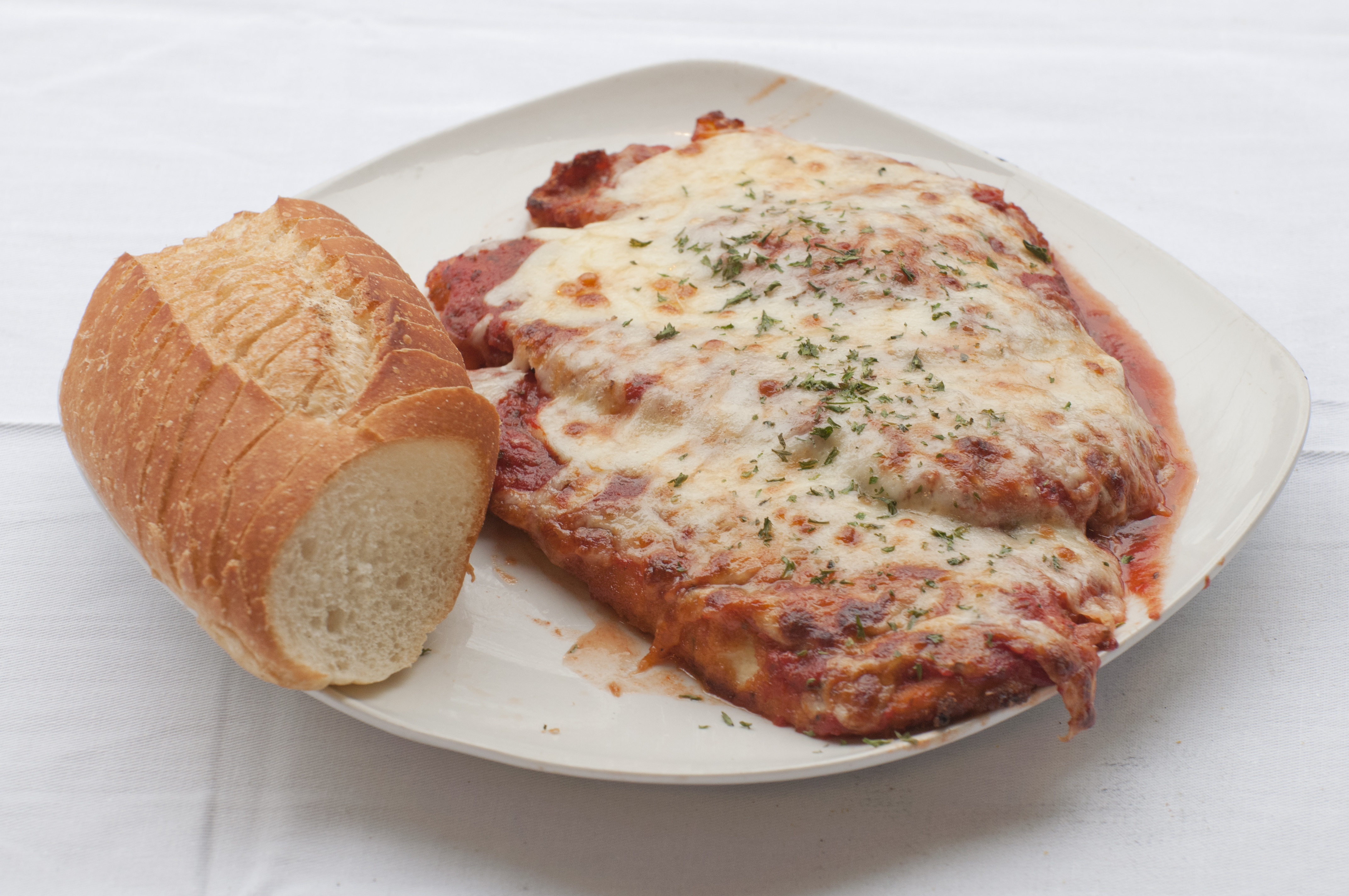 Order Chicken Parmigiana Entree food online from Roberto's Pizza & Pasta store, New Rochelle on bringmethat.com