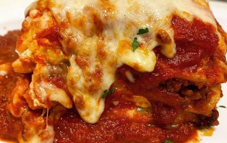 Order Homemade Meat Lasagna food online from Pizzaiolo store, Oakdale on bringmethat.com