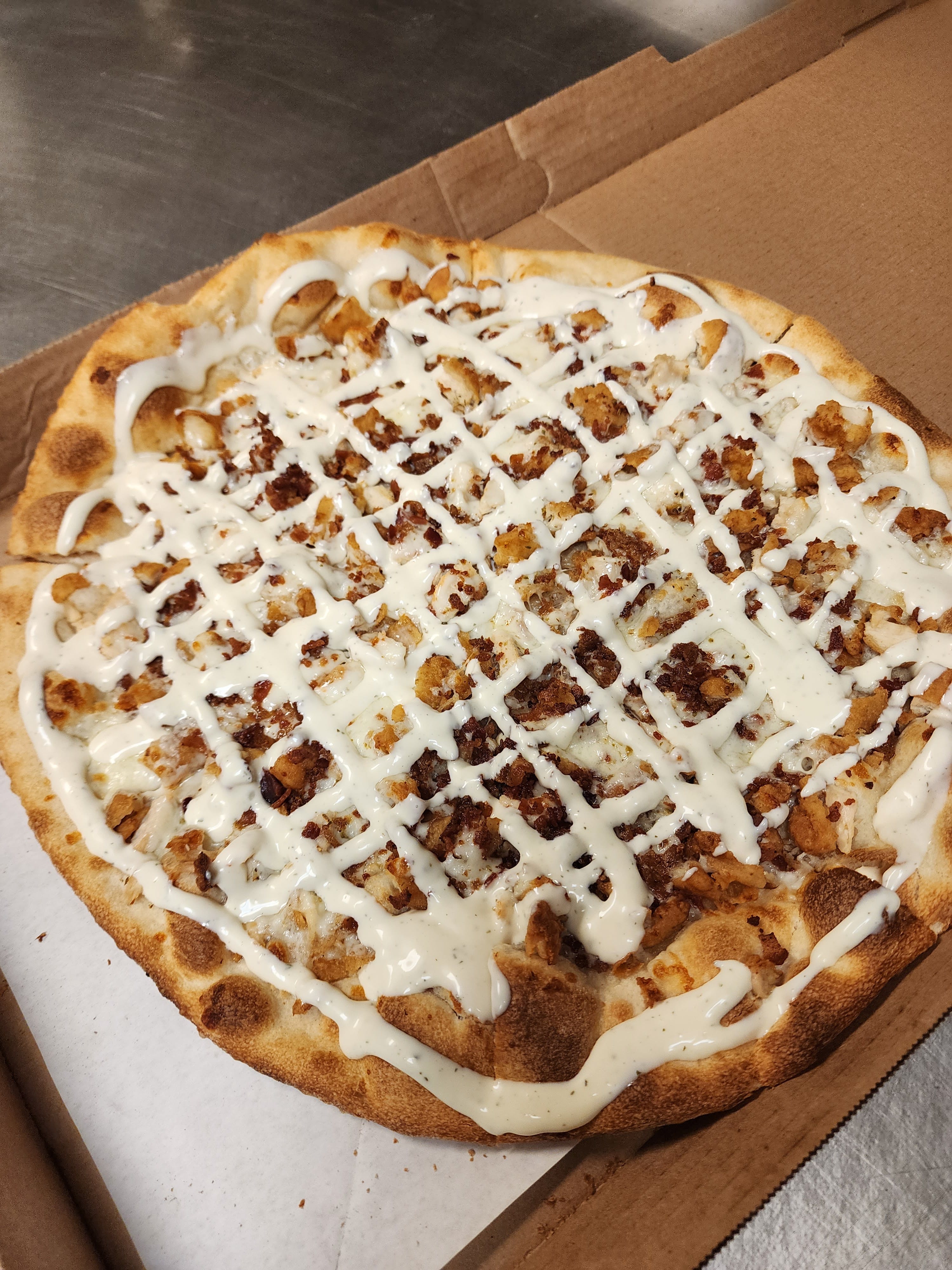 Order Chicken Bacon Ranch Pizza - Medium food online from Pizza D'Oro store, Catasauqua on bringmethat.com