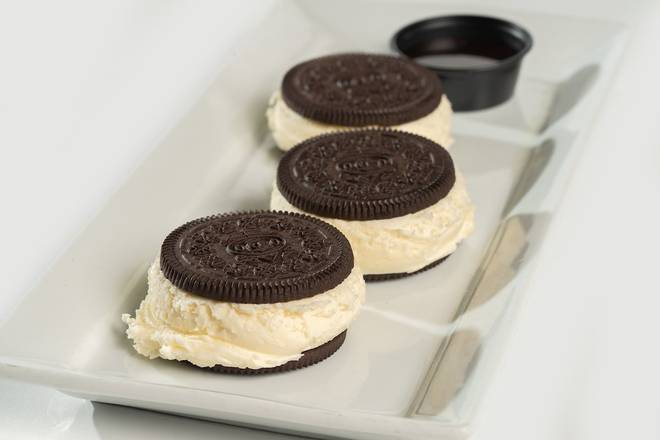 Order ICE CREAM SLIDER food online from Glory Days Grill store, Providence on bringmethat.com