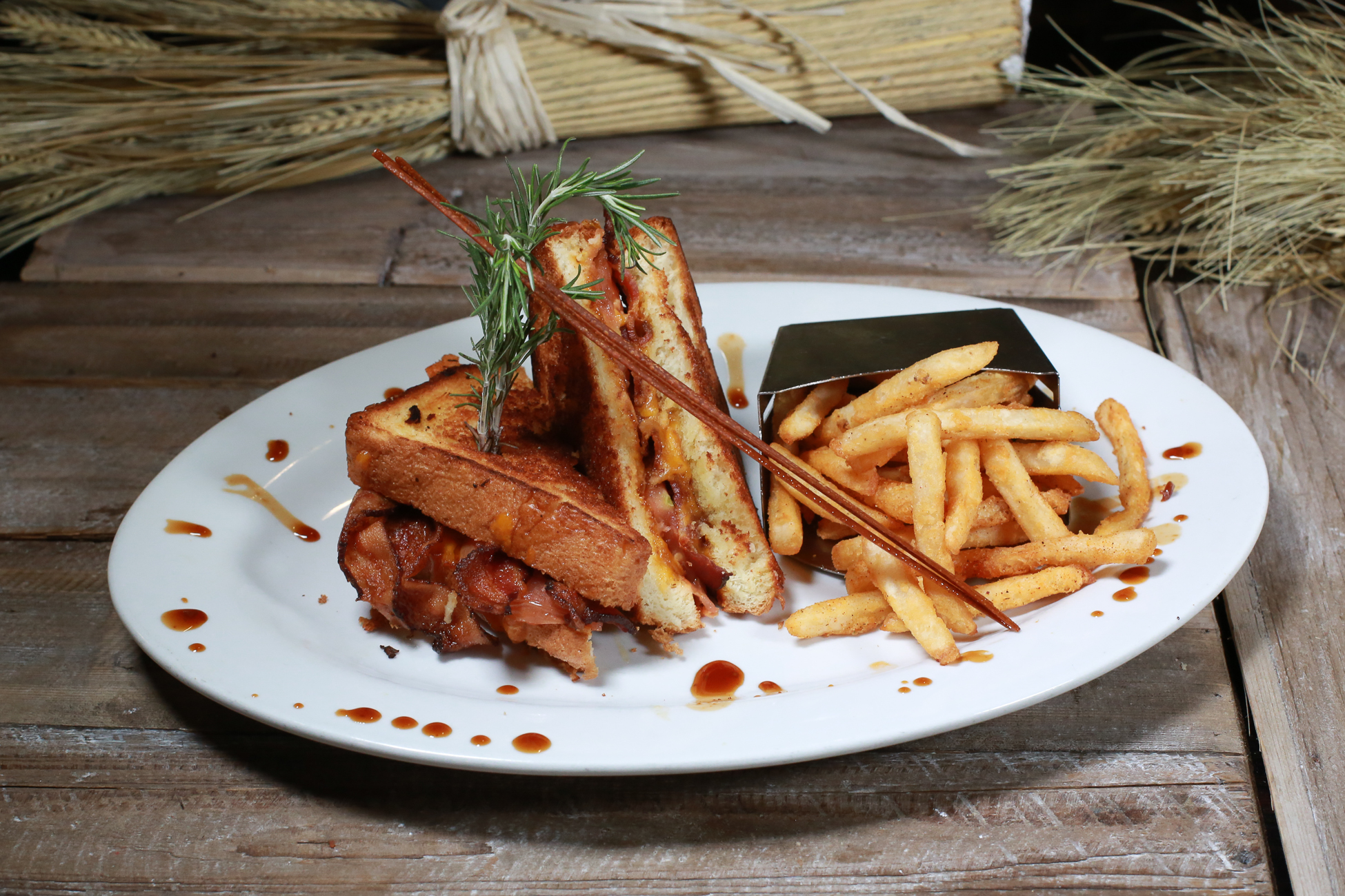 Order Crispy Bacon & Tomato Grilled Cheese food online from Hash House A Go Go store, Henderson on bringmethat.com