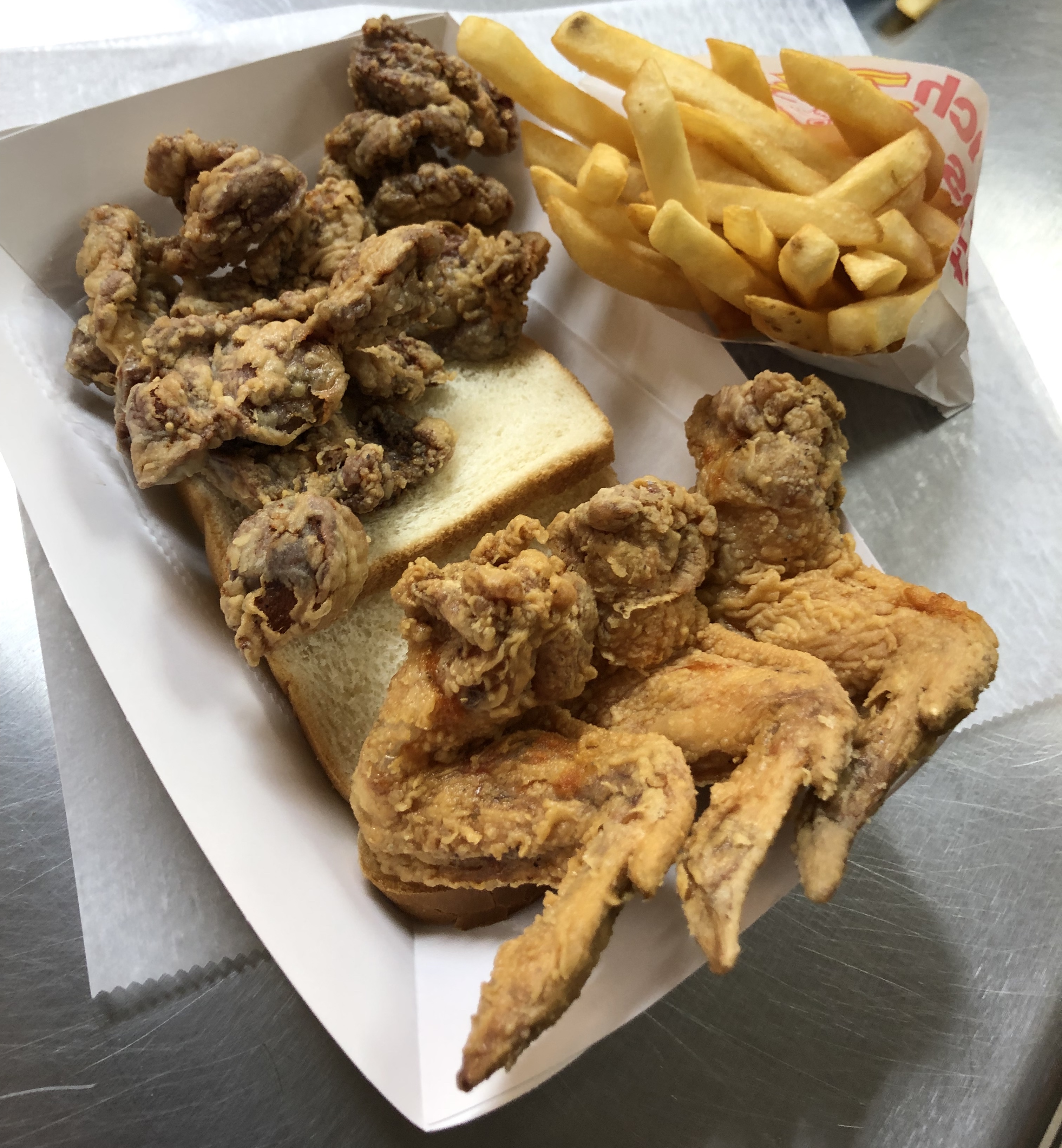 Order Gizzards and 2 Wings Combo food online from Harolds Chicken Shack #62 store, Chicago on bringmethat.com