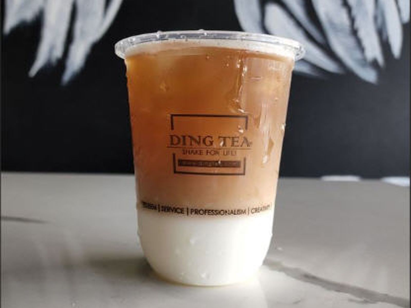 Order Oolong Latte food online from Ding Tea Carson store, Carson on bringmethat.com