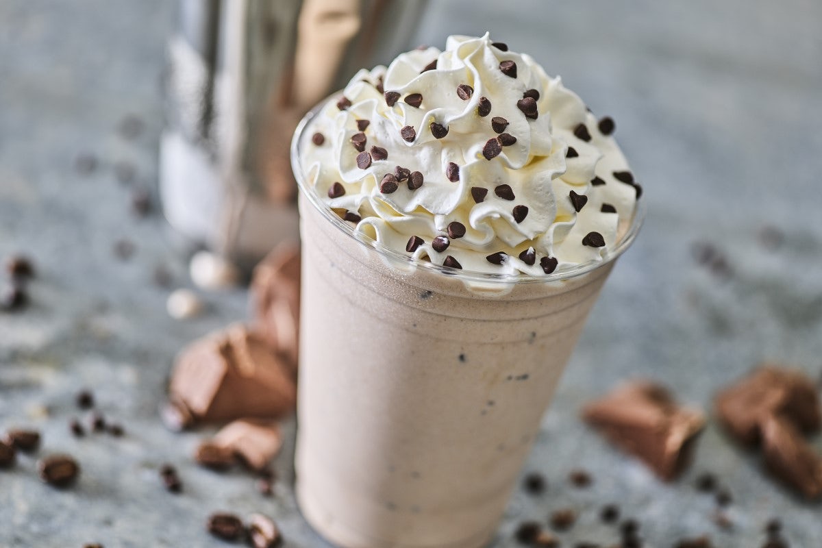 Order MOCHA CHOCOLATE CHIP SHAKE food online from Smashburger store, Oro Valley on bringmethat.com