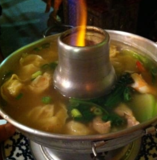 Order S1. Wonton Soup food online from Royal Thai Restaurant store, Diamond Bar on bringmethat.com