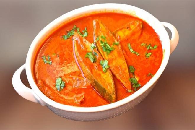 Order Goan fish curry (Chef's Special) food online from Bowl O Biryani store, Downers Grove on bringmethat.com