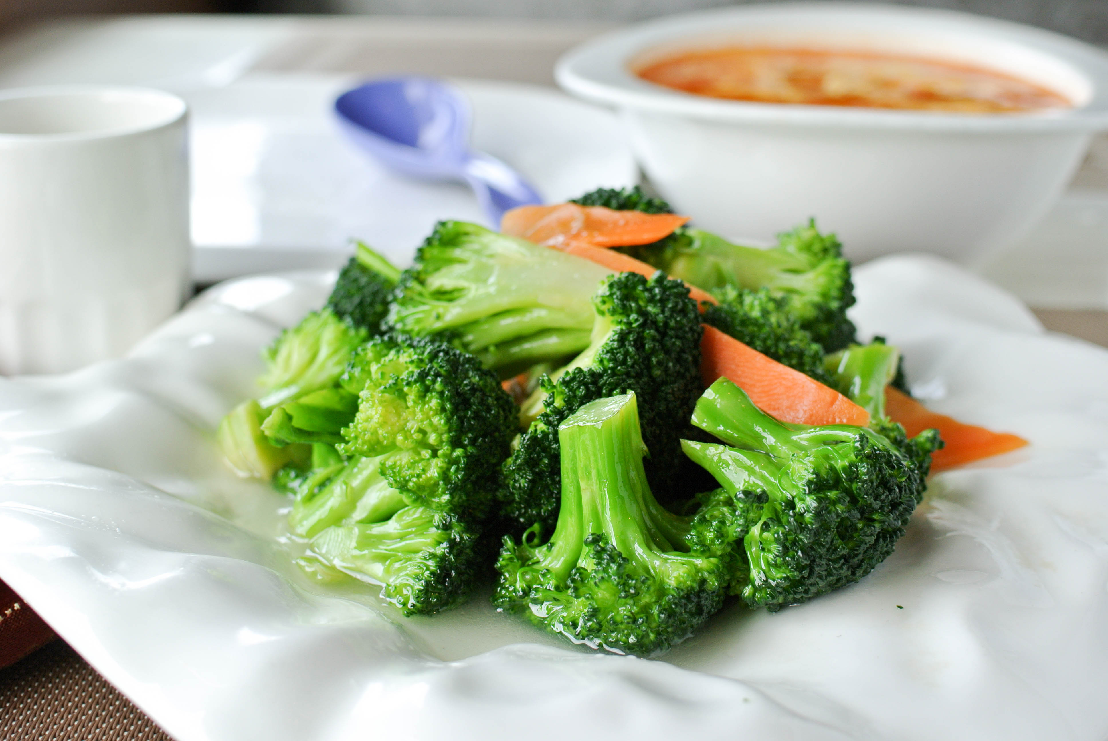 Order Broccoli Stir Fry 炒芥蘭 food online from Fey Restaurant store, Menlo Park on bringmethat.com